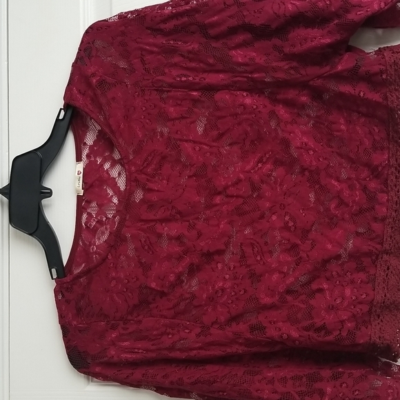 Lovely 153 Women's Lace Top - Picture 4 of 9